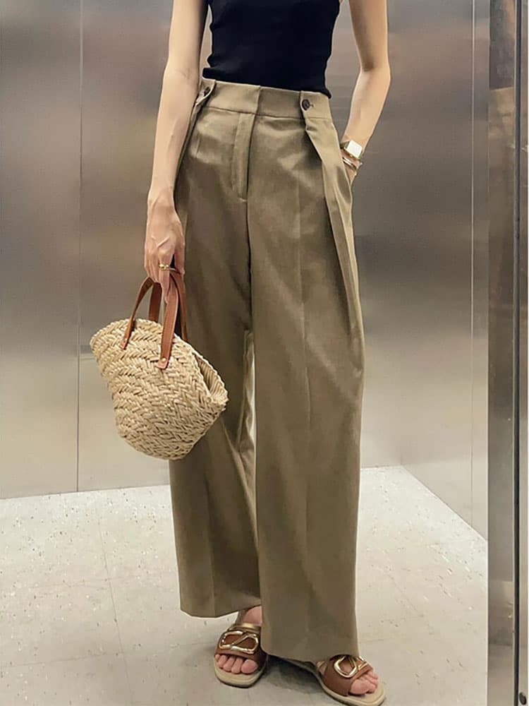 ベージュパンツ ゆったりワイドタックチノパン