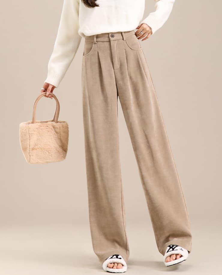 ベージュパンツ ゆったりワイドシルエットスラックス
