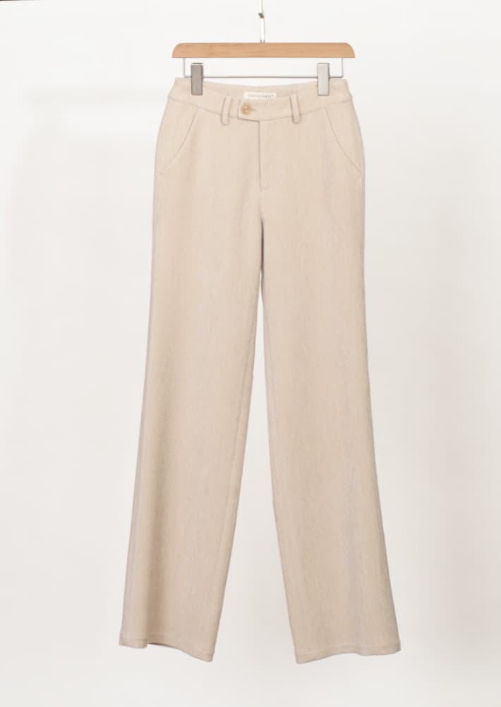 ベージュパンツ フロントタック入りワイドスラックス
