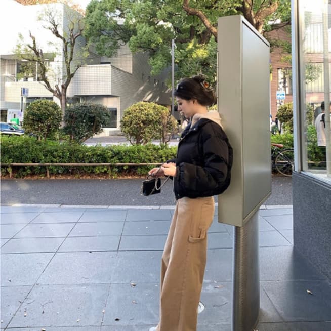 ベージュパンツ ゆったりワイドカーゴパンツ