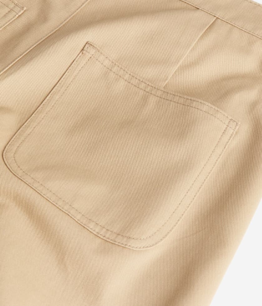 ベージュパンツ ゆったりカーゴフレアパンツ
