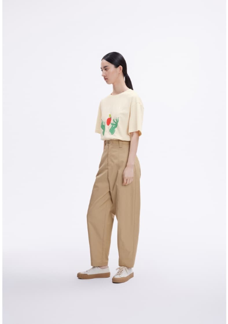 ベージュパンツ レディース 立体裁断ワイドシルエットパンツ