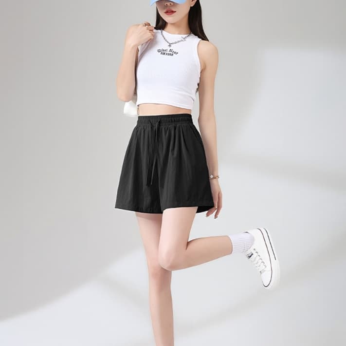 ベージュパンツ レディース 楽ちん美脚ドロストリラックスショートパンツ
