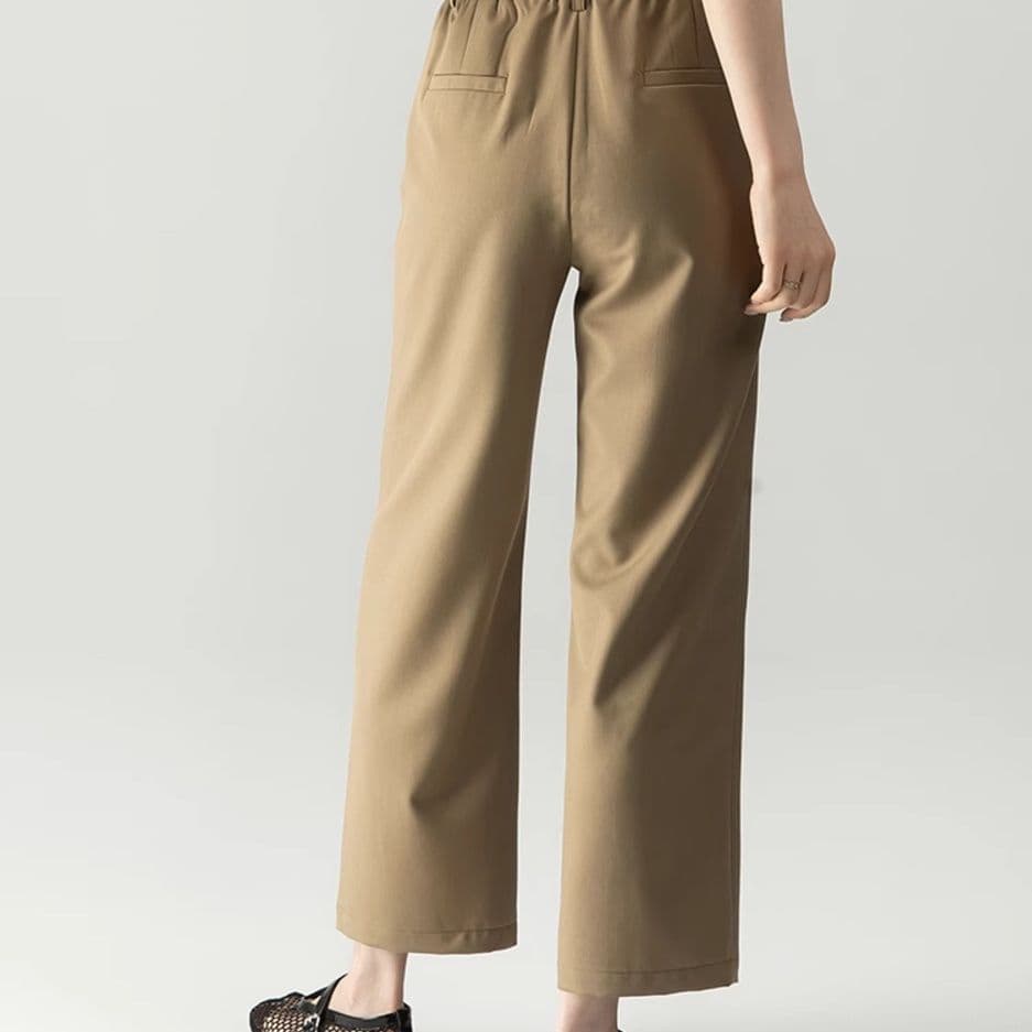 ベージュパンツ すっきり見えるワイドパンツ