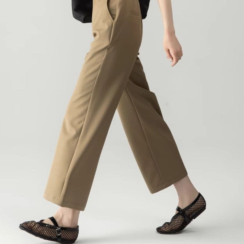 ベージュパンツ すっきり見えるワイドパンツ