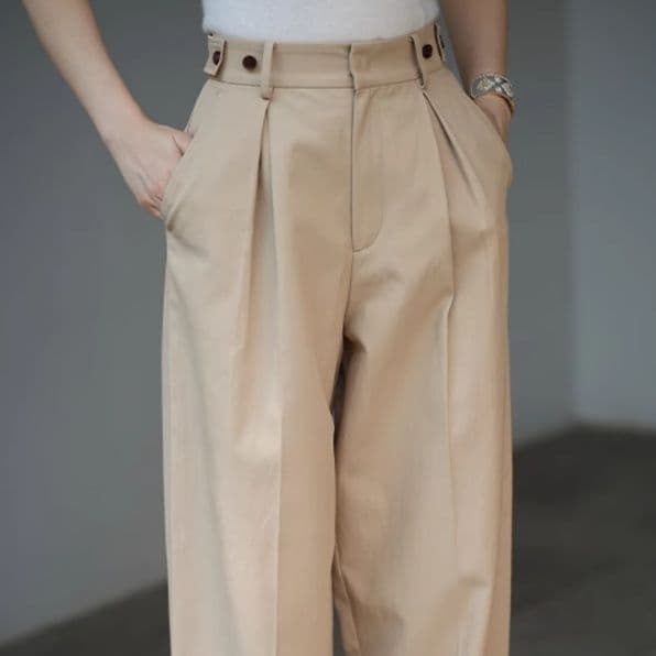 ベージュパンツ ゆったりシルエットワイドパンツ