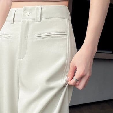 ベージュパンツ すっきりシルエットワイドパンツ