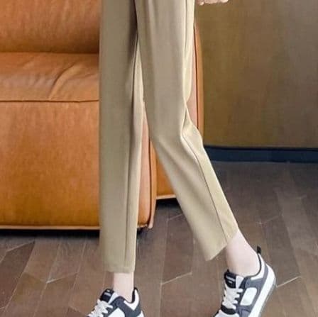ベージュパンツ すらりと美脚演出ワイドスラックス