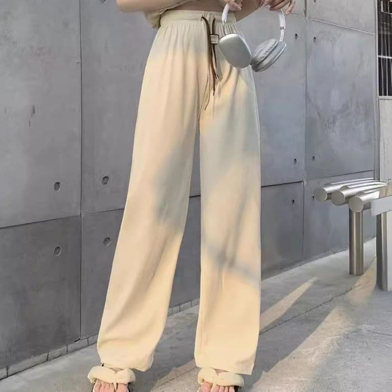 ベージュパンツ リラックスワイドパンツ
