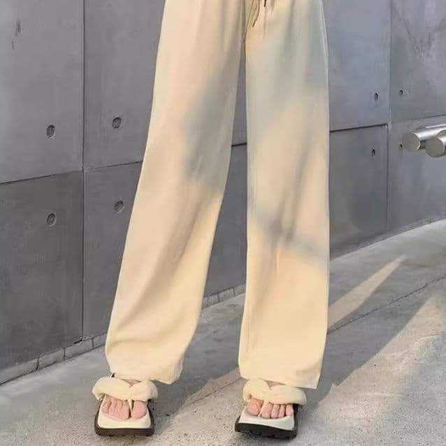 ベージュパンツ リラックスワイドパンツ