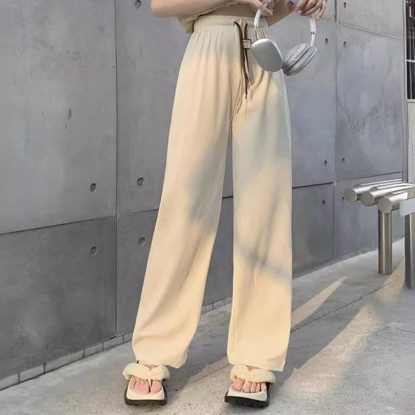 ベージュパンツ リラックスワイドパンツ