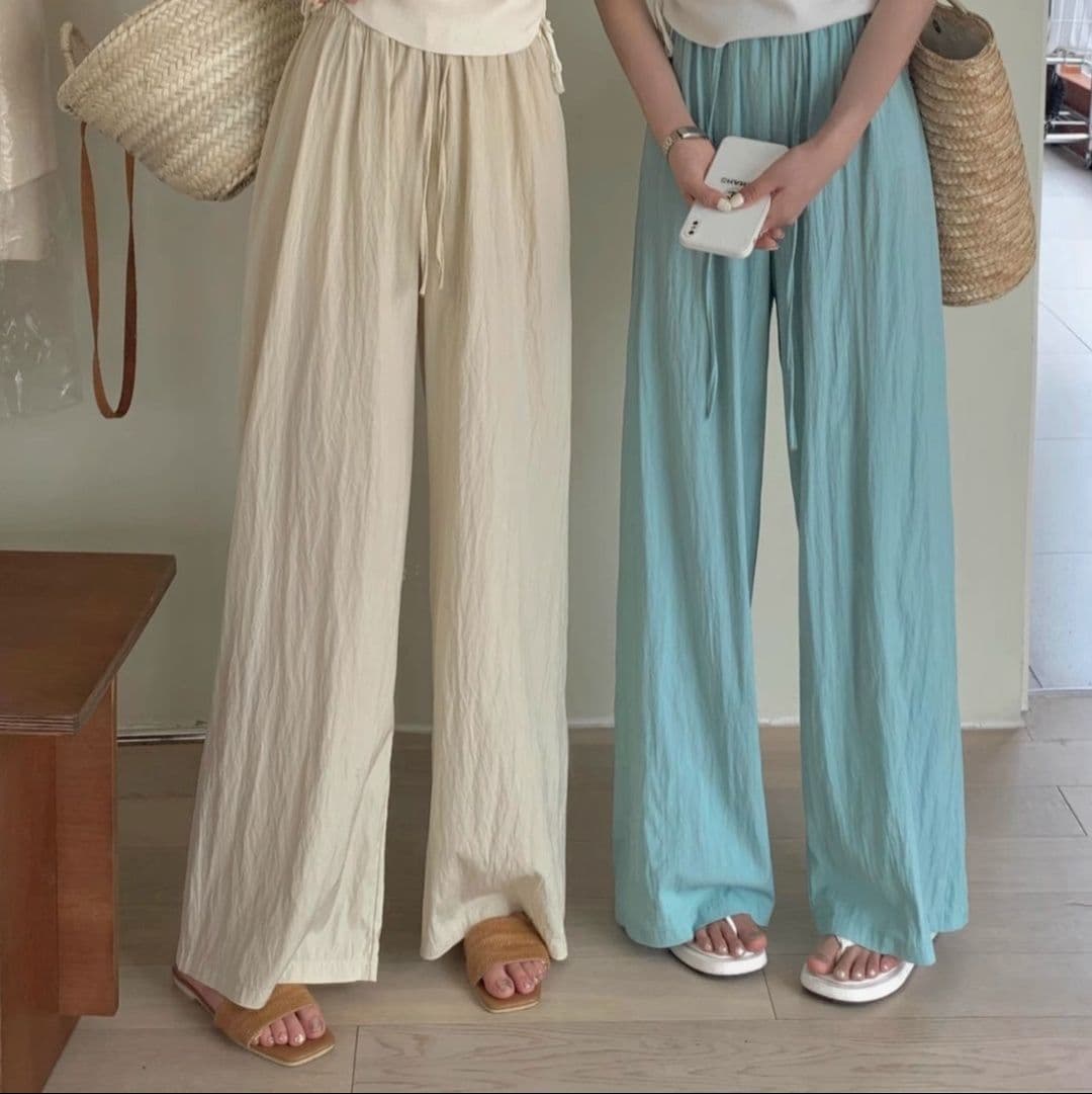 ベージュパンツ 夏向き楽ちんワイドパンツ