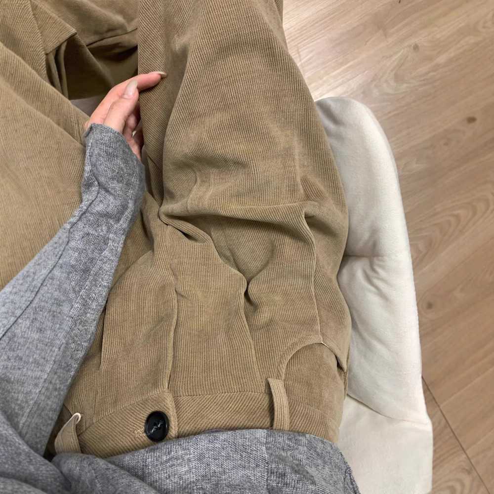ベージュパンツ たっぷりコーデュロイワイドパンツ