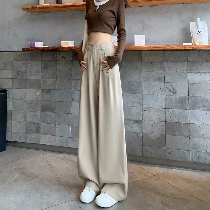 ベージュパンツ ドレープたっぷりフレアパンツ
