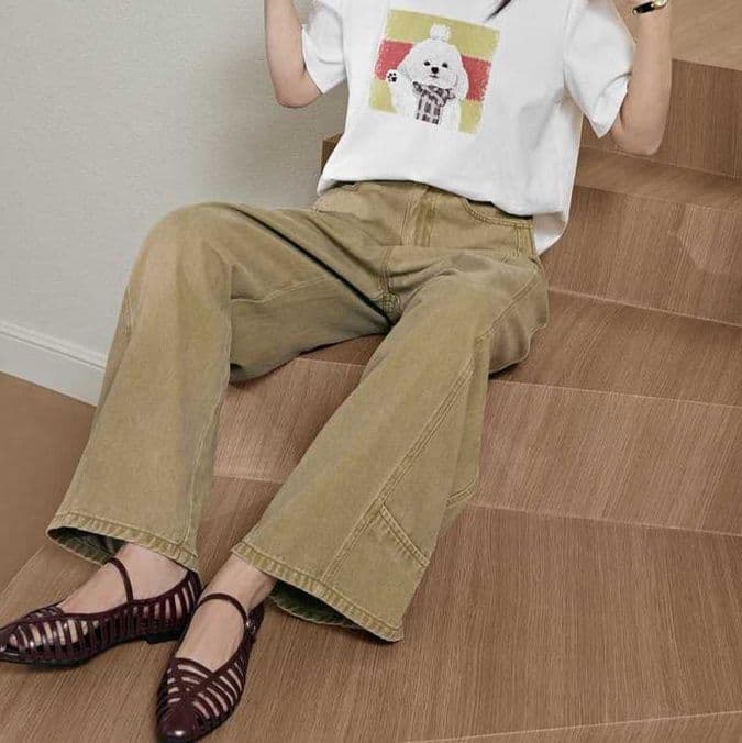 ベージュパンツ ゆったりワイドシルエットパンツ