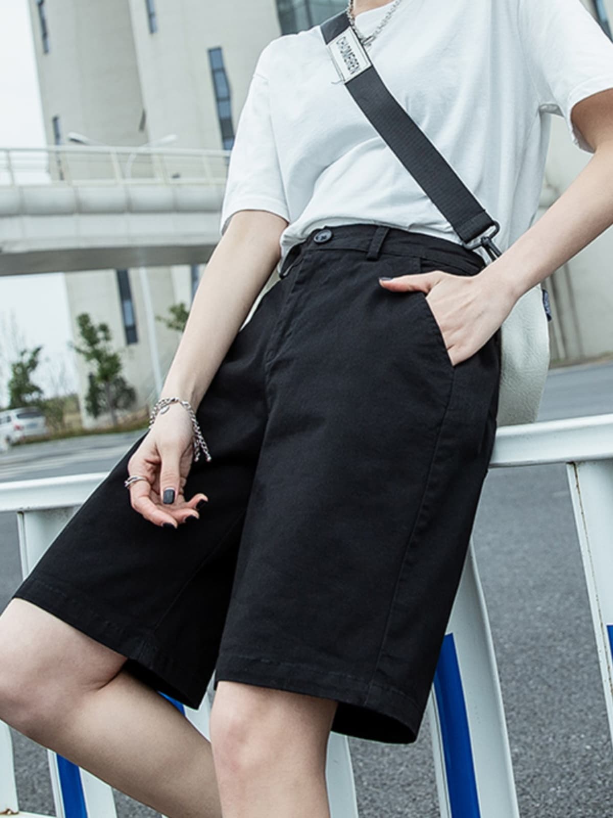 ベージュパンツ レディース 夏向け快適ワイドシルエット短丈パンツ
