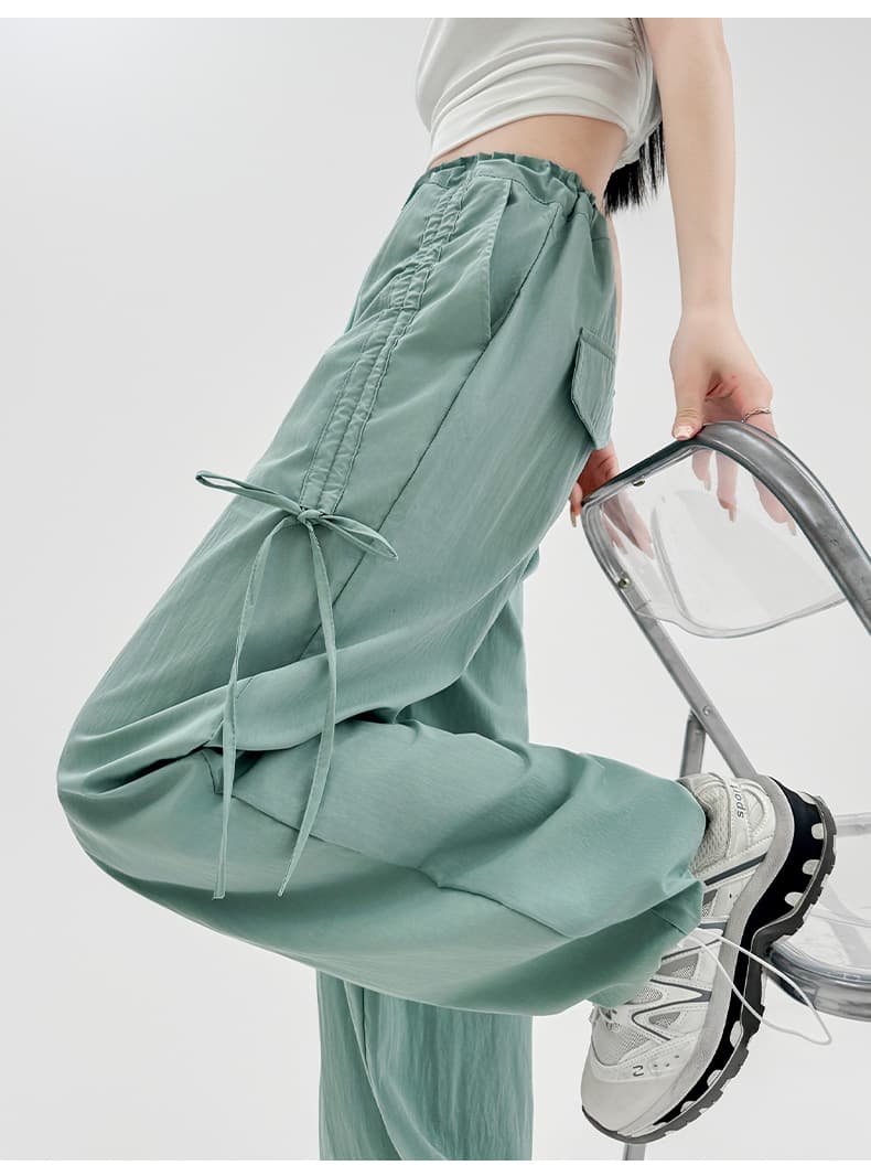 ベージュパンツ ドローストリング付きワイドシルエットパンツ