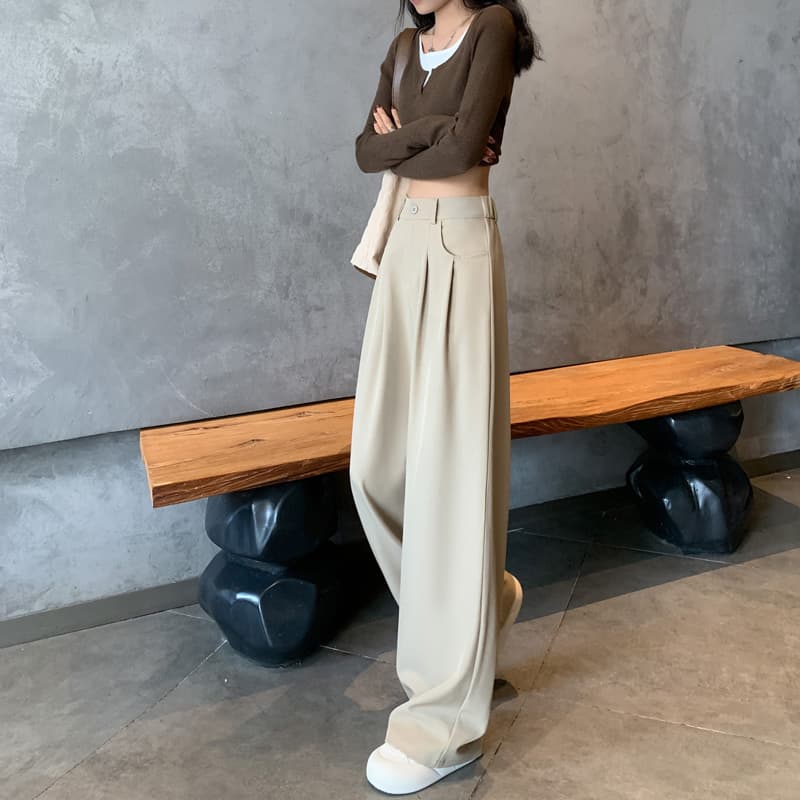 ベージュパンツ ドレープたっぷりフレアパンツ