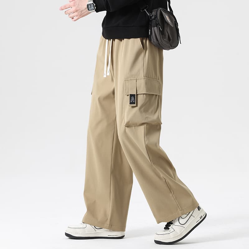 ベージュパンツ ゆったりワイドカーゴパンツ