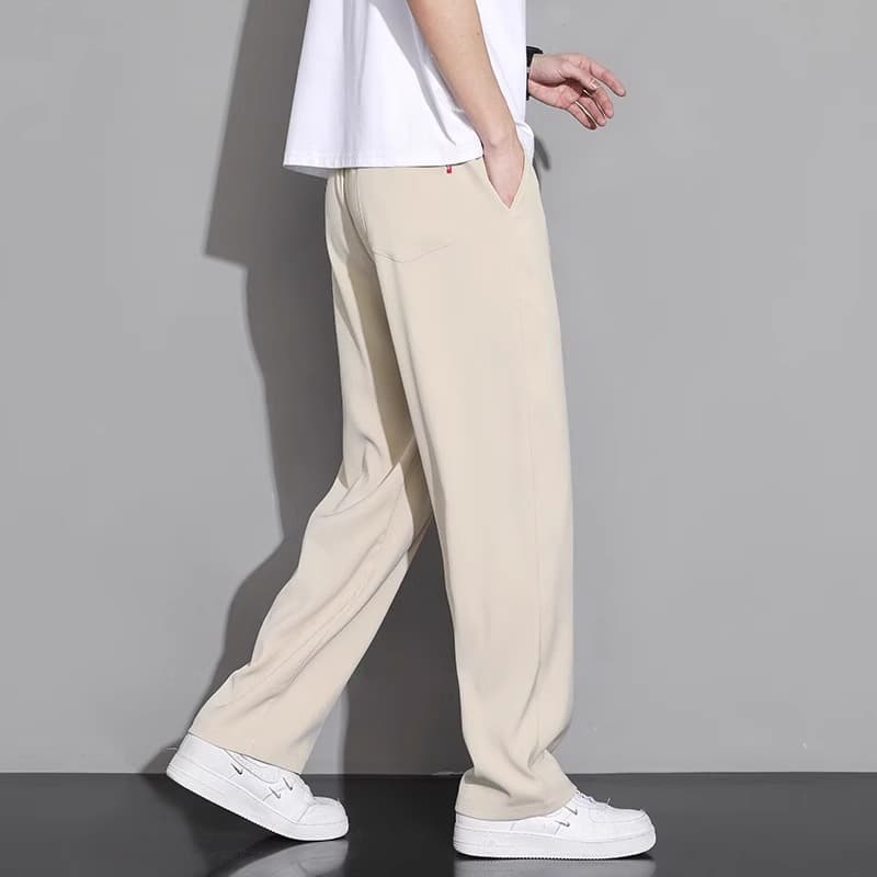 ベージュパンツ ゆったりドローコードパンツ