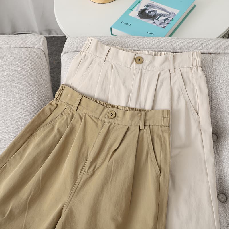 ベージュパンツ ゆったりウエストテーパードパンツ