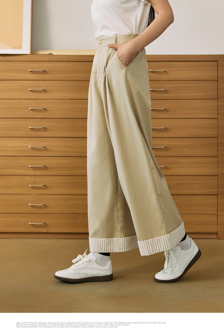 ベージュパンツ 裾ストライプ切替タックワイドパンツ