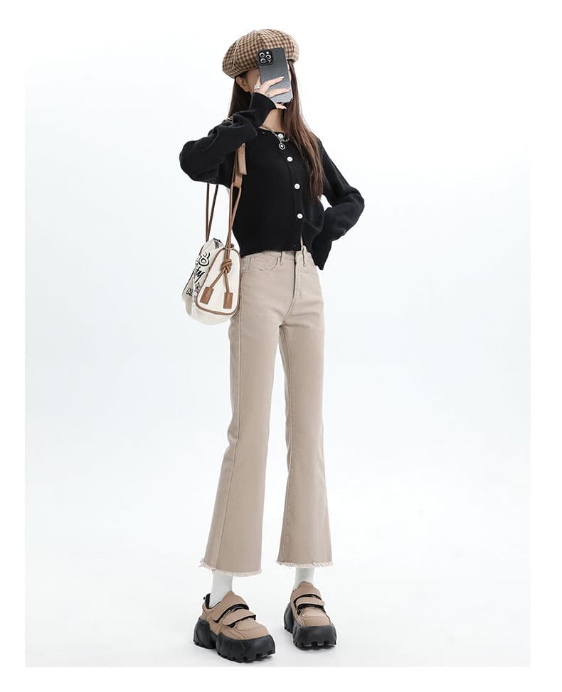 ベージュパンツ すっきりフレアデニムパンツ