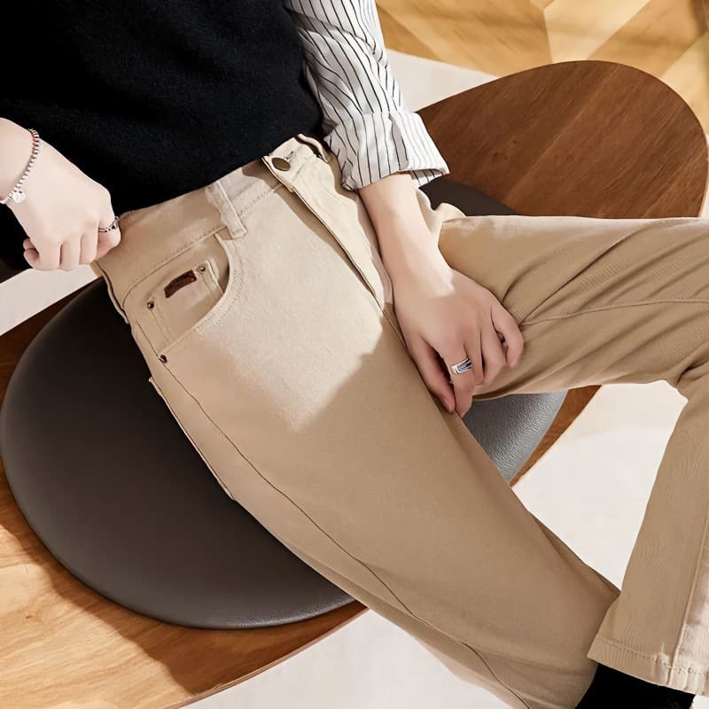 ベージュパンツ すっきりシルエット大人のストレートパンツ