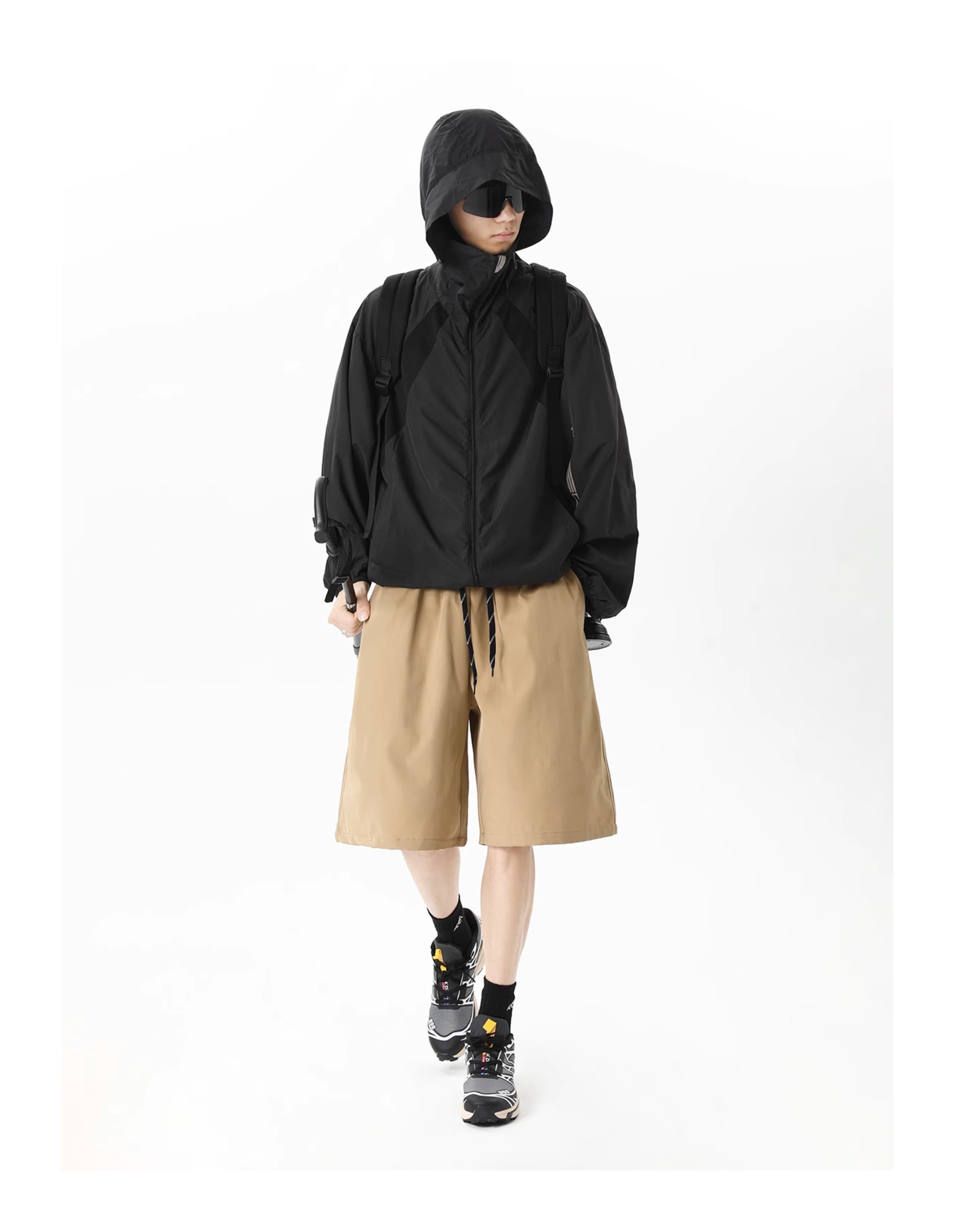ベージュパンツ メンズ ゆったりドローコード入りハーフパンツ
