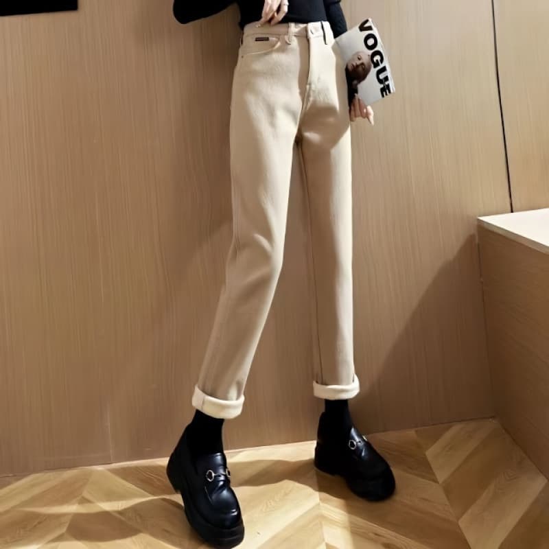 ベージュパンツ すっきりシルエット大人のストレートパンツ
