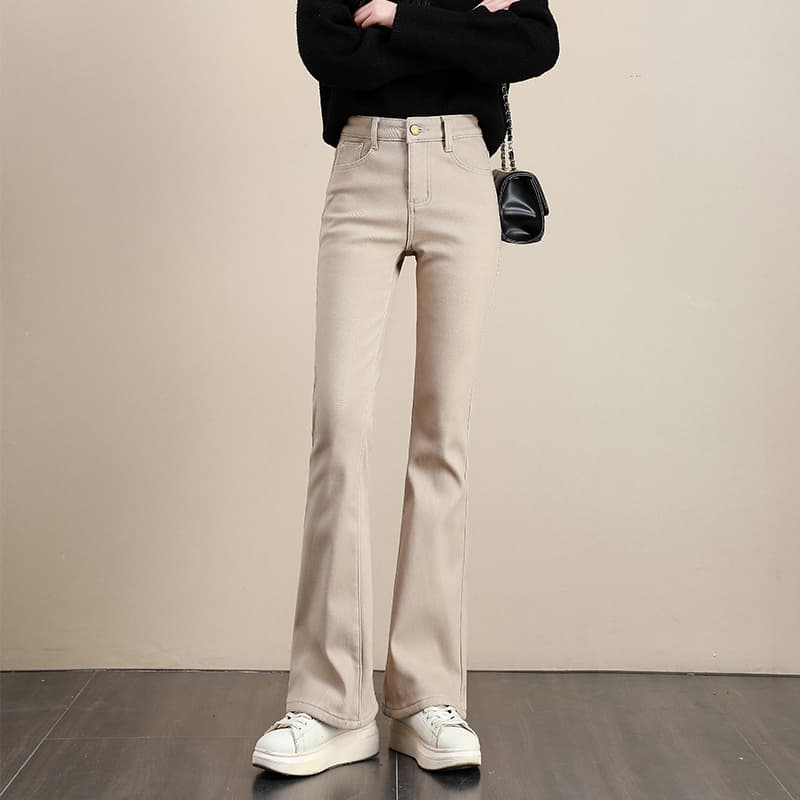 ベージュパンツ すっきりフレアストレッチパンツ