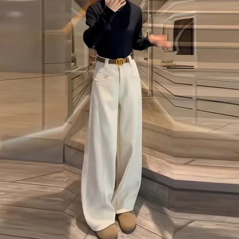 ベージュパンツ ドレープ仕立てワイドパンツ