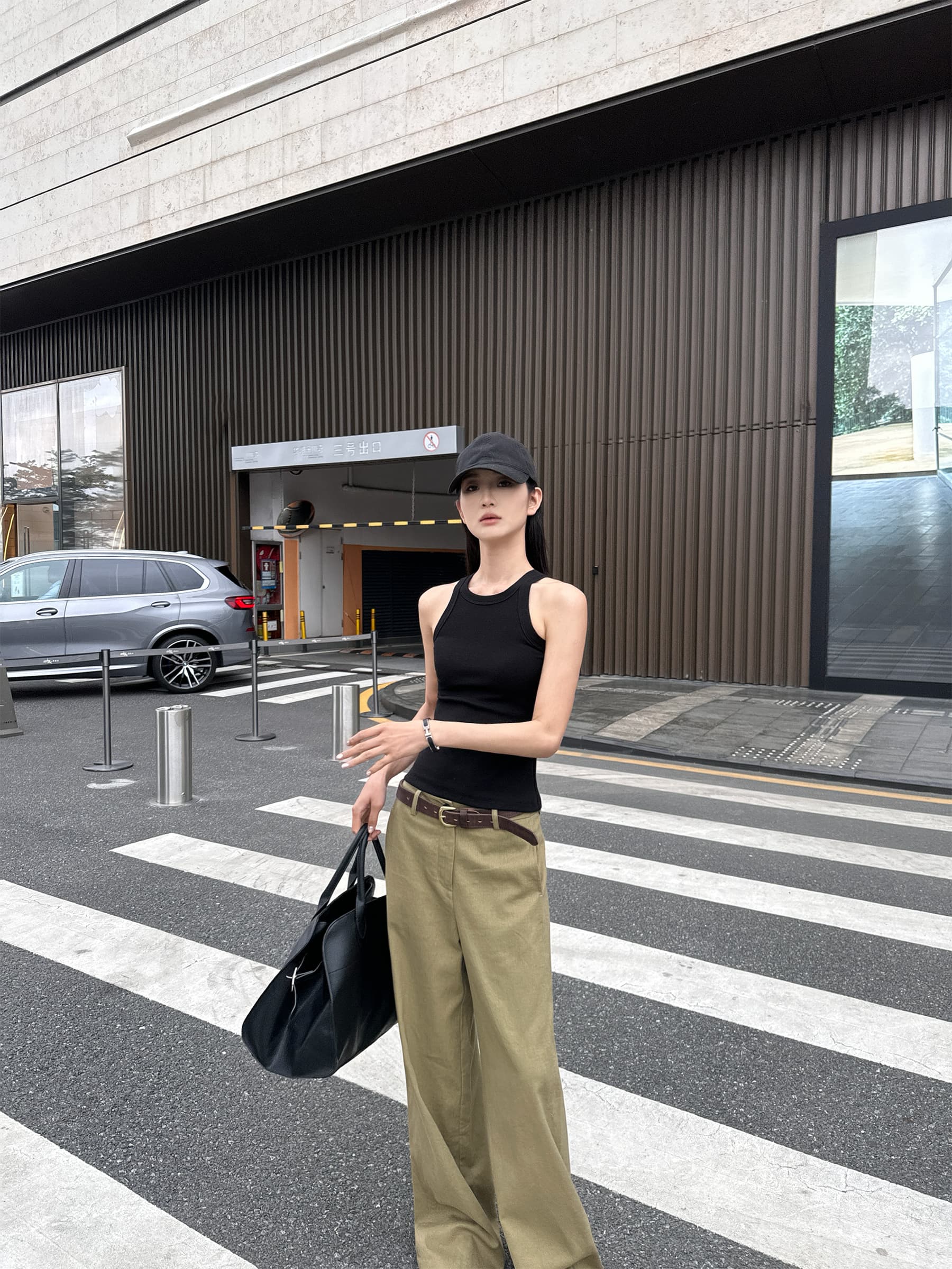 ベージュパンツ リラックスワイドパンツ