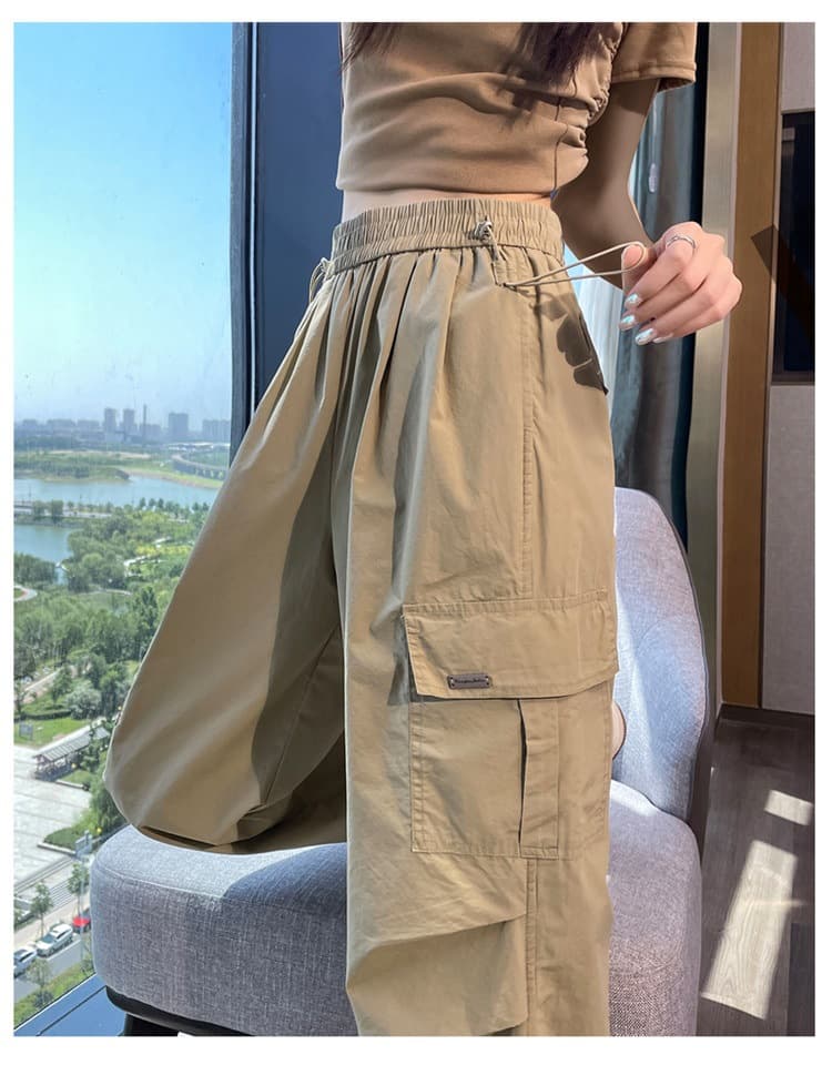 ベージュパンツ カーゴデザインワイドパンツ