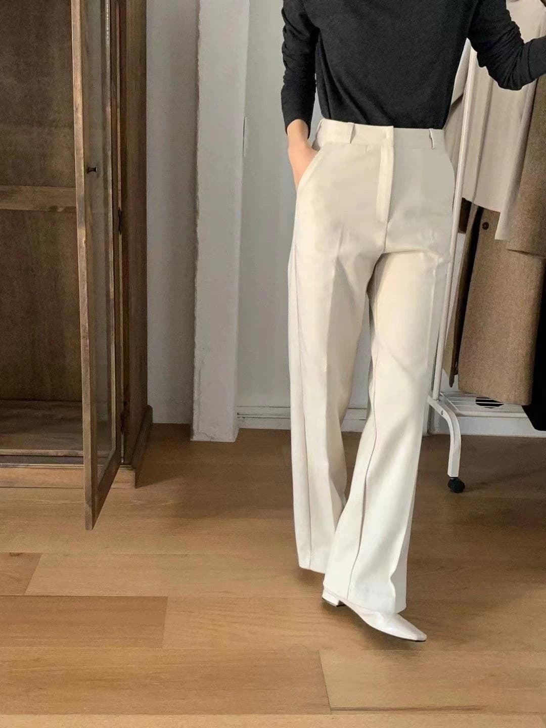 ベージュパンツ すっきりシルエット美脚スラックス