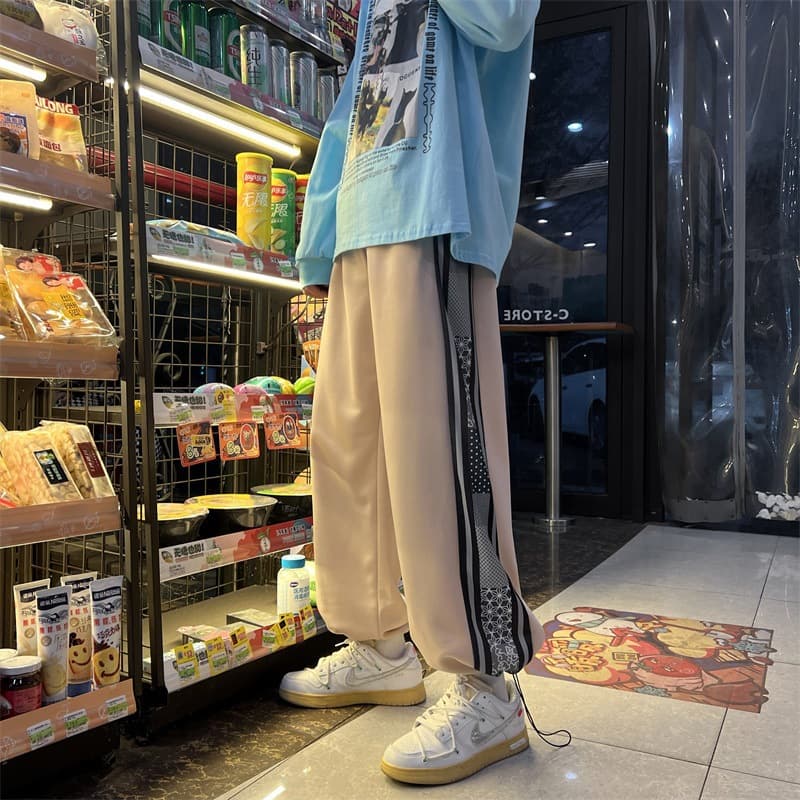 ベージュパンツ メンズ 幾何学模様ライン入り ゆったりパンツ