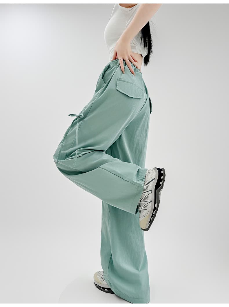 ベージュパンツ ドローストリング付きワイドシルエットパンツ