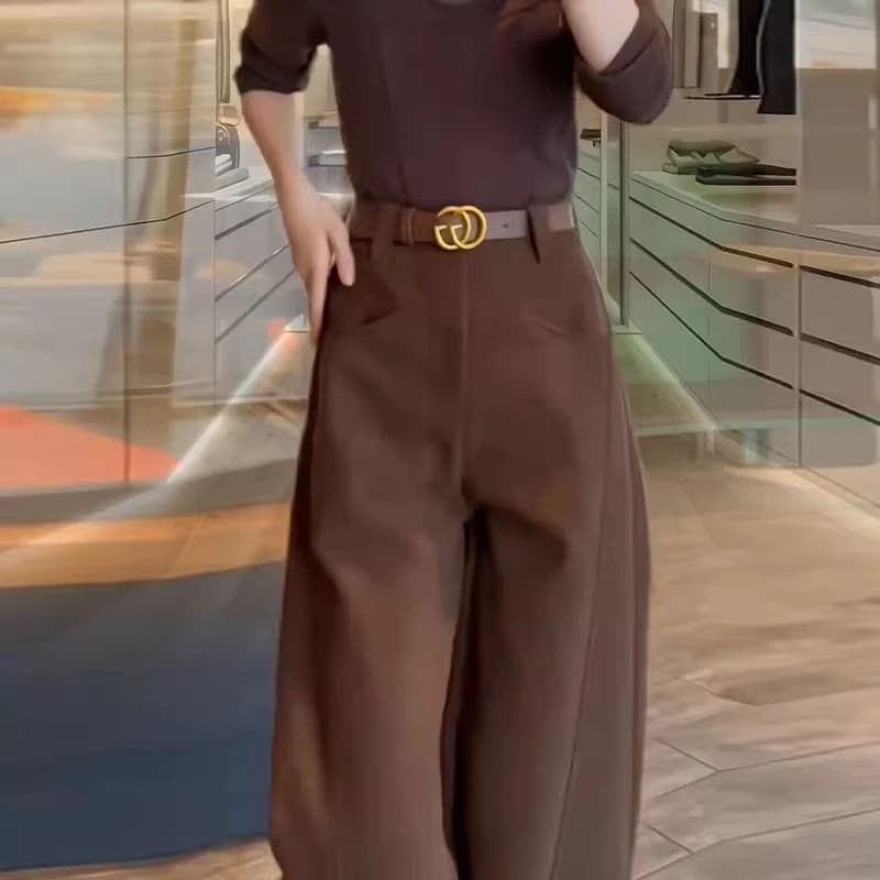 ベージュパンツ ドレープ仕立てワイドパンツ