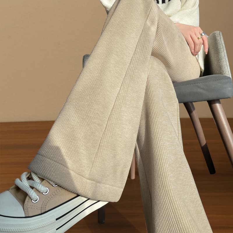 ベージュパンツ ストレッチリブフレアパンツ