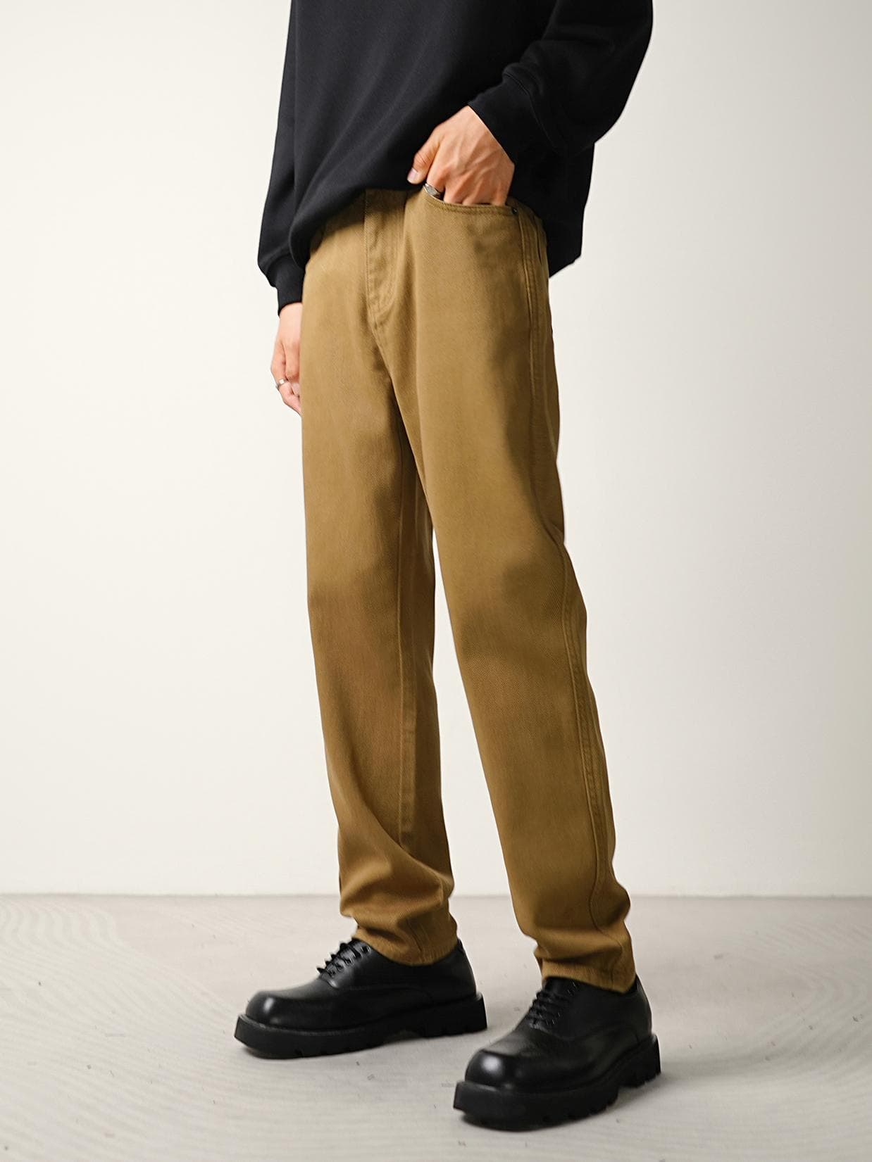 ベージュパンツ ストレートシルエット綿混パンツ