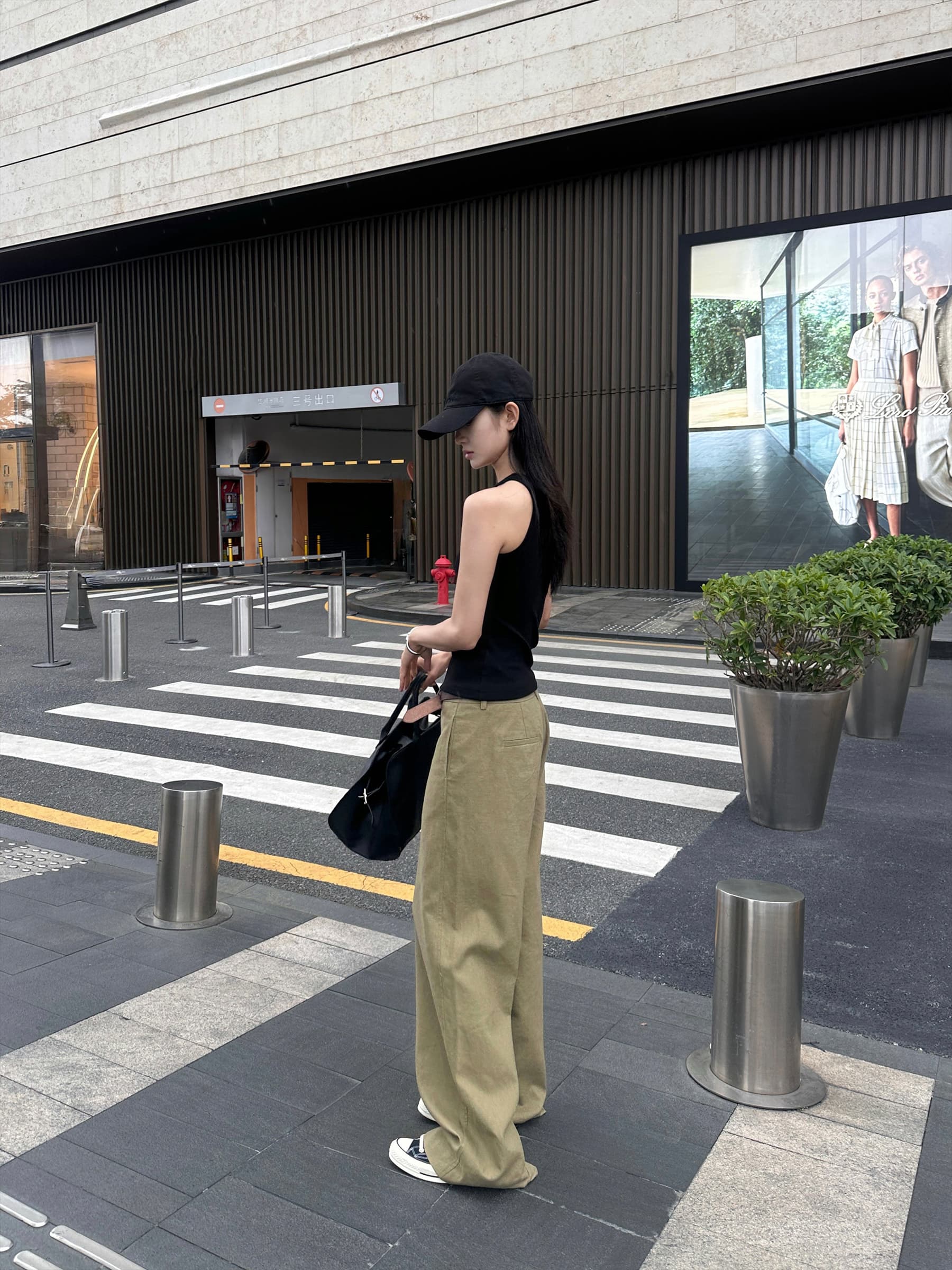 ベージュパンツ リラックスワイドパンツ