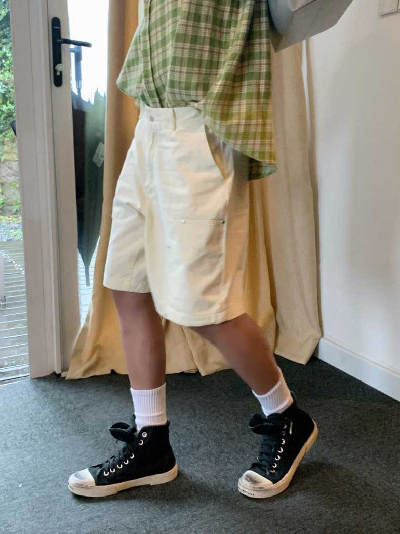 ベージュパンツ リラックスワイドショートパンツ
