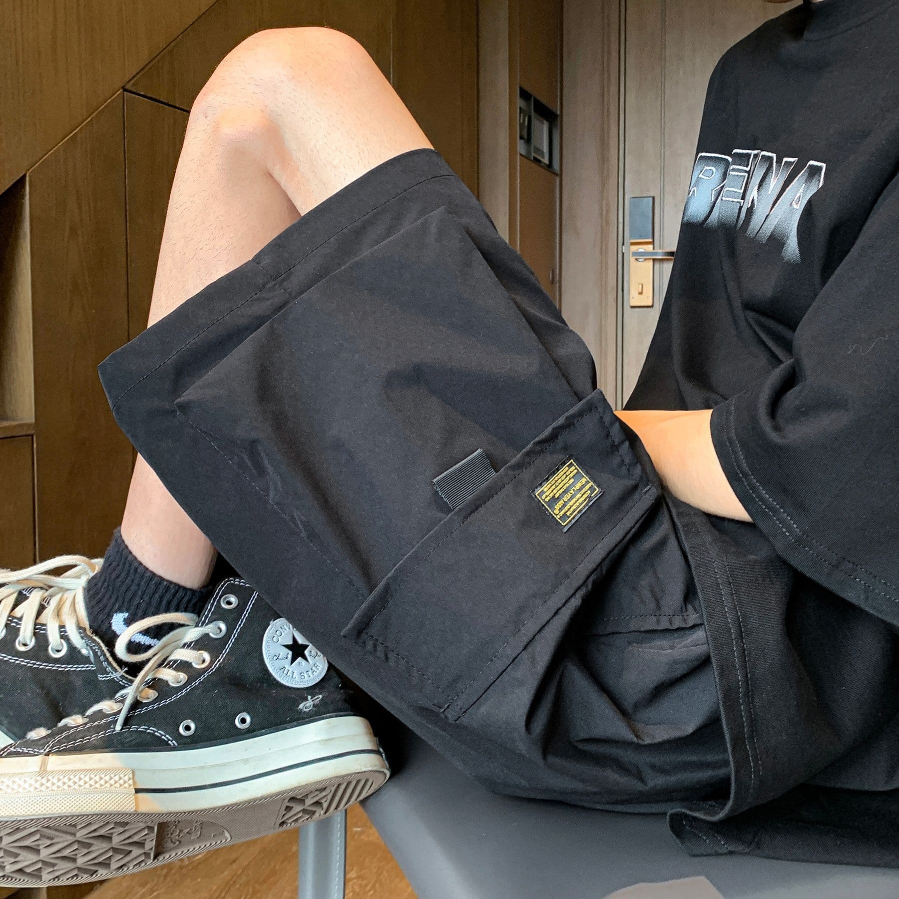 ベージュパンツ カーゴポケット付き ゆったりショートパンツ