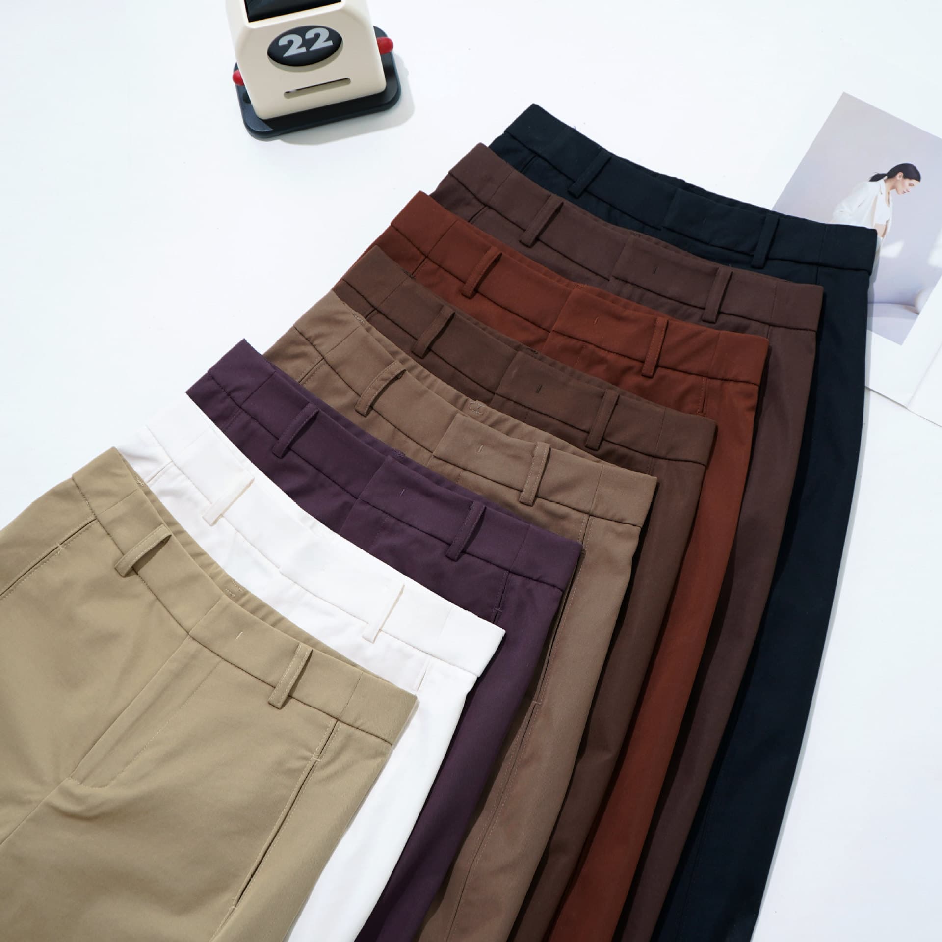 ベージュパンツ すっきりストレートパンツ