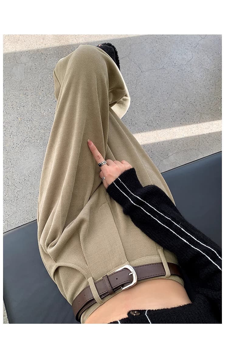 ベージュパンツ ゆったりハイウエストプリーツワイドパンツ