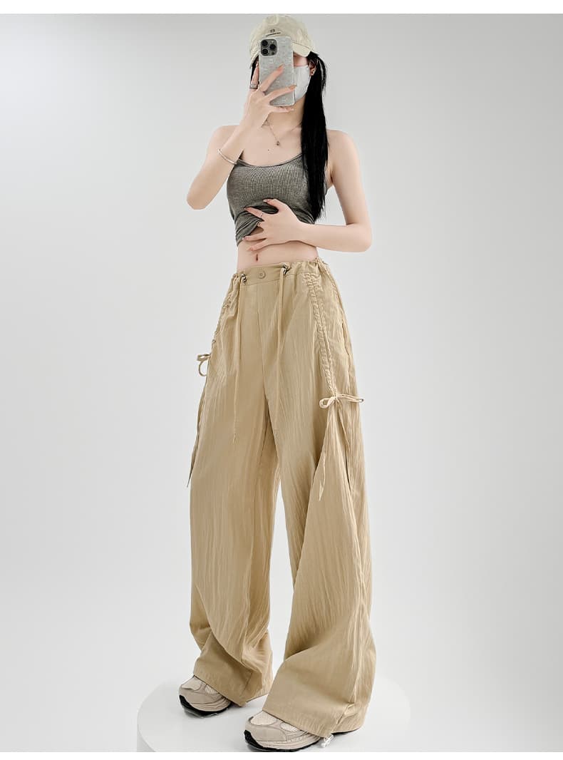 ベージュパンツ ドローストリング付きワイドシルエットパンツ