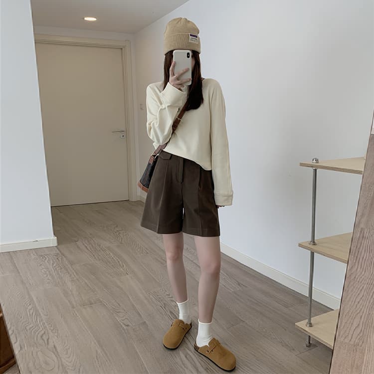 ベージュパンツ レディース 上品プリーツハーフパンツ