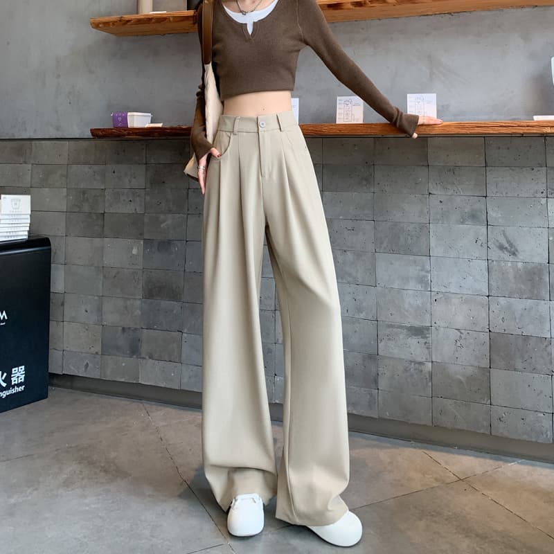 ベージュパンツ ドレープたっぷりフレアパンツ