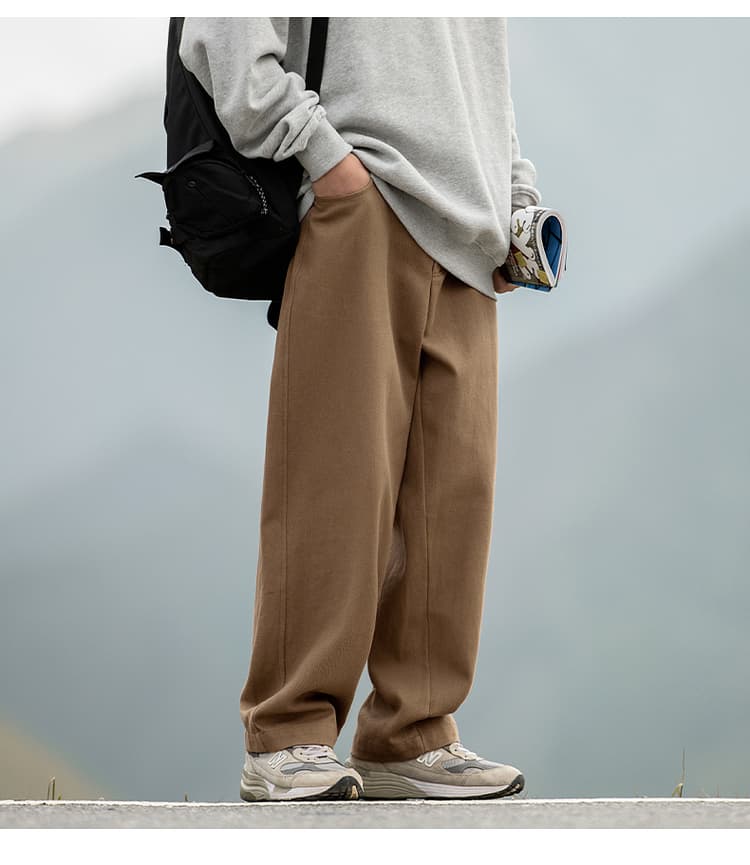 ベージュパンツ ゆとりのある ワイドシルエット パンツ