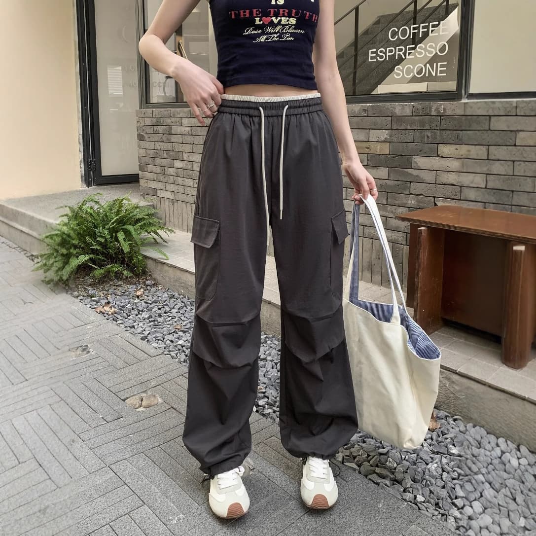 ベージュパンツ ベージュパンツ ゆったりポケット多機能パンツ